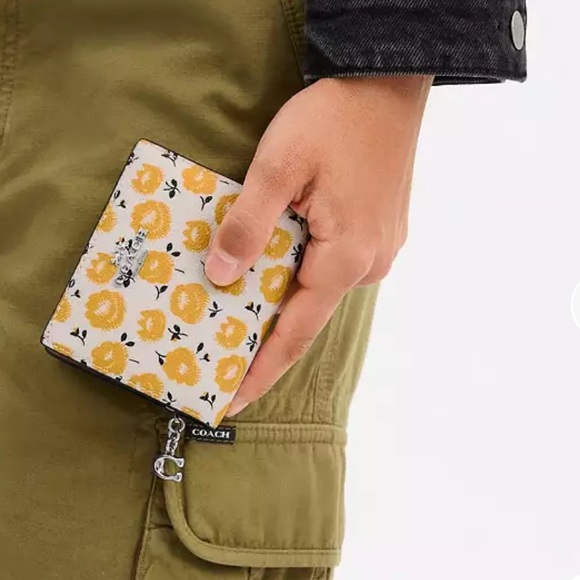 🌼 Coach Buttercup Floral Snap Wallet NWT - Picture 3 of 16